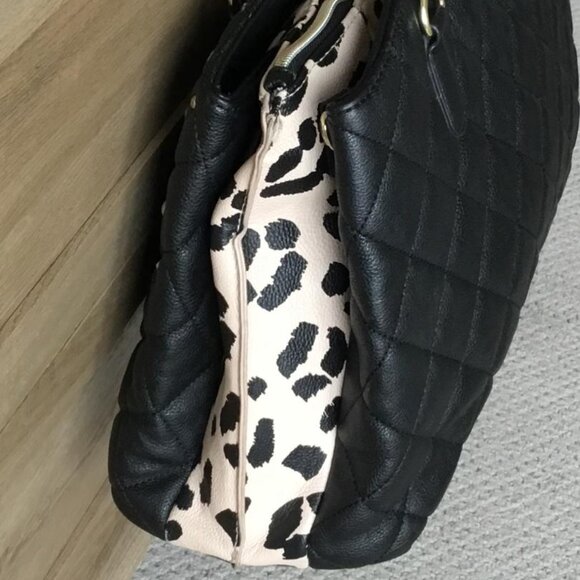 Betsey Johnson Peekaboo Leopard Shoulder Bag Black Quilt Gold Hardware Snap Clos - Picture 5 of 11